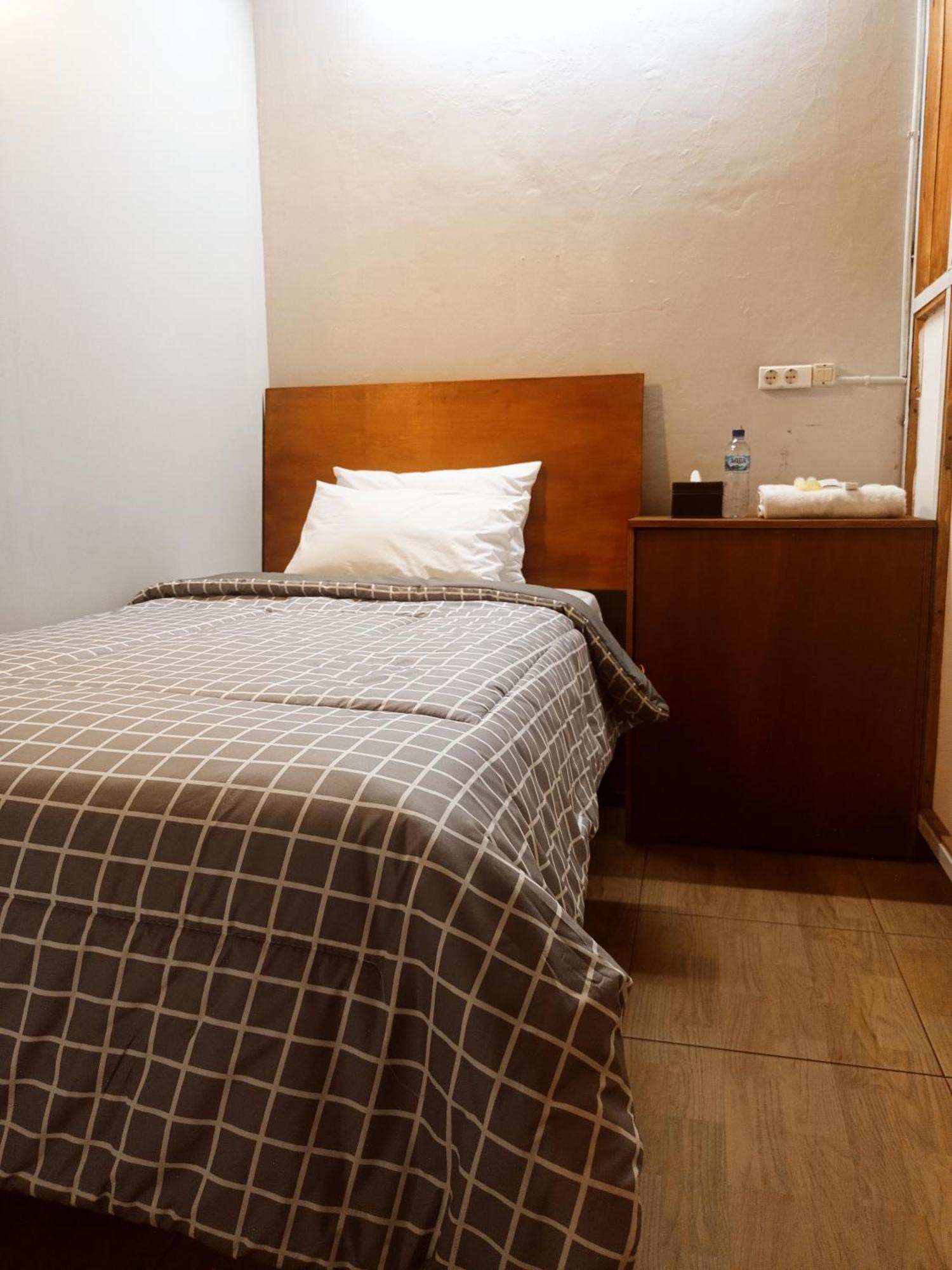 Watu Agung Guest House Маґеланґ Екстер'єр фото