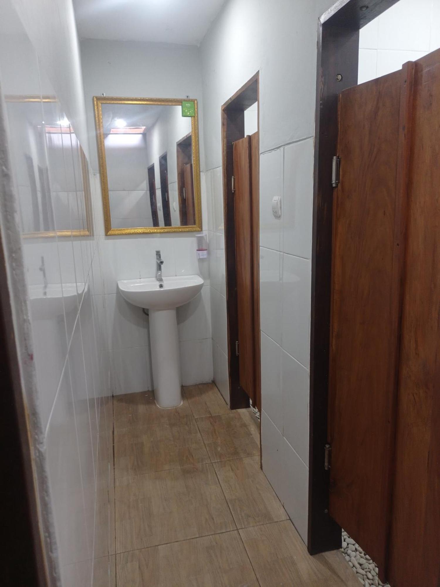Watu Agung Guest House Маґеланґ Екстер'єр фото